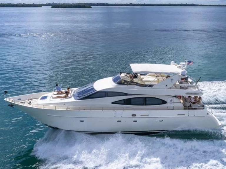 Hire a Azimut Azimut 70 Miami Beach