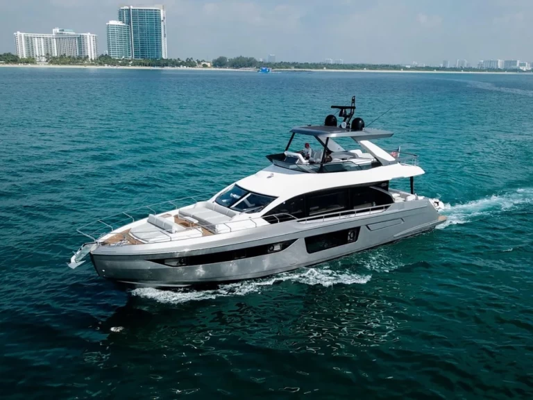 Luxury Yacht hire in Miami - Azimut Azimut 68 Fly