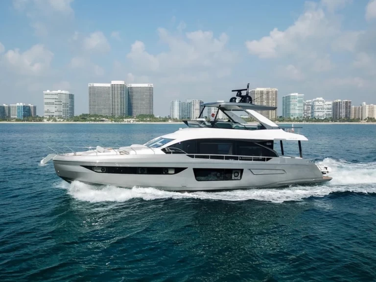 Hire Luxury Yacht with or without skipper Azimut Miami