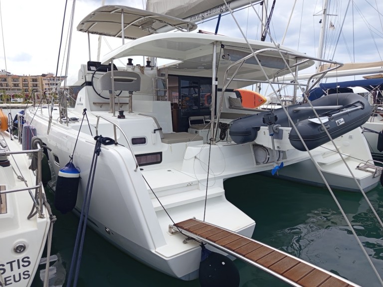 Hire Catamaran with or without skipper Lagoon Lefkáda