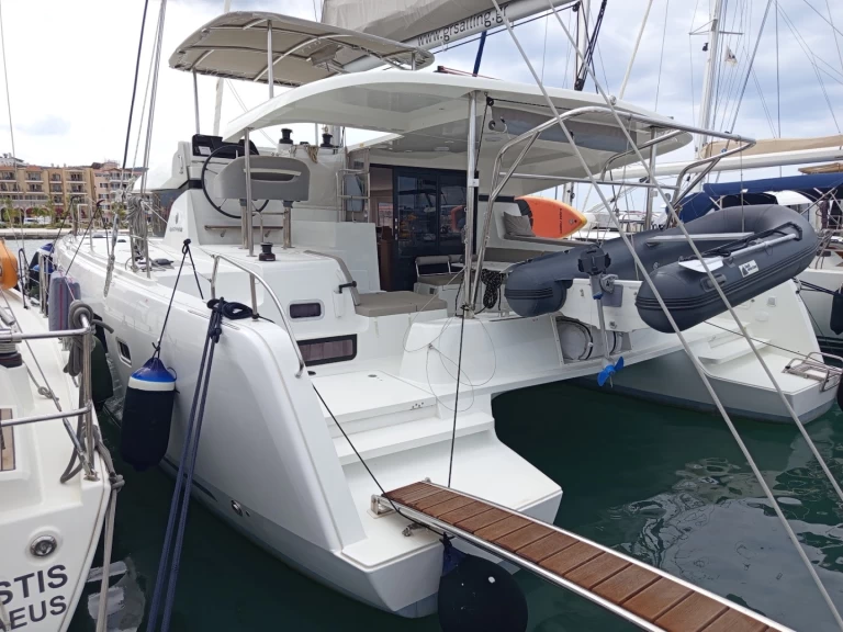 Hire Catamaran with or without skipper Lagoon Lefkáda