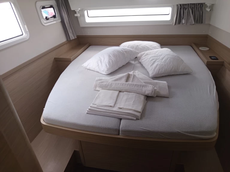 Catamaran to hire Lefkáda at the best price