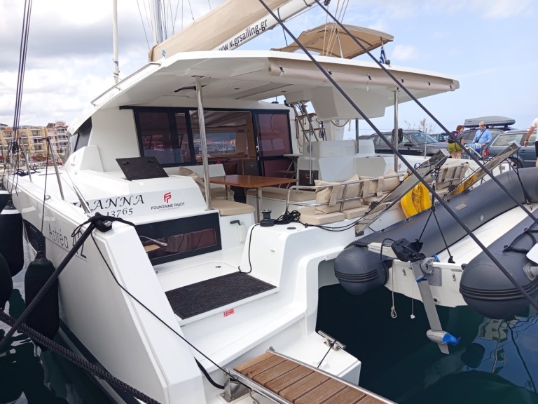 Charter a Fountaine Pajot Astrea 42 in Lefkáda on Samboat
