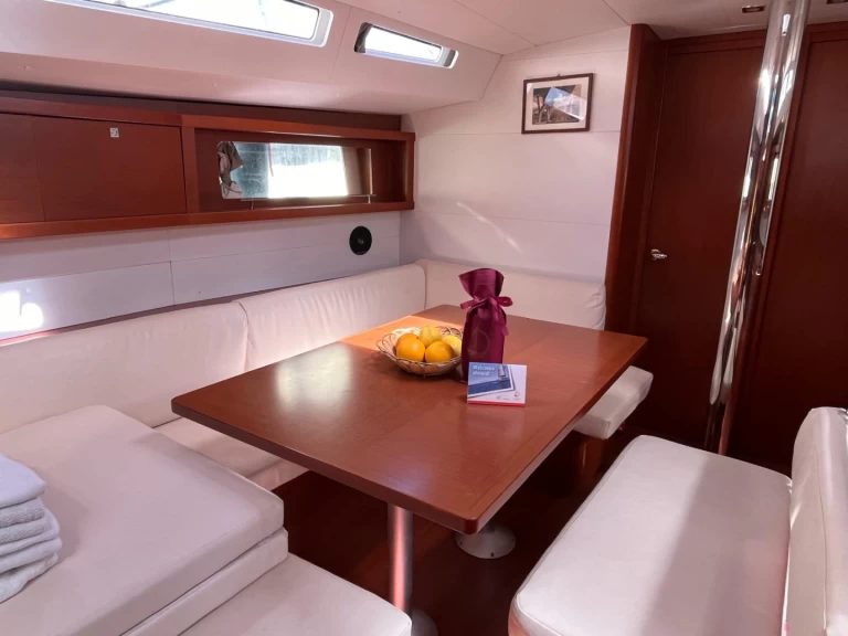 Charter a Bénéteau Oceanis 48 in Procida on Samboat