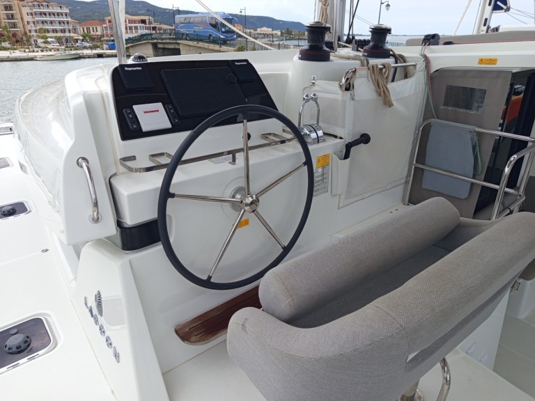 Hire a Lagoon Lagoon 42 Lefkáda