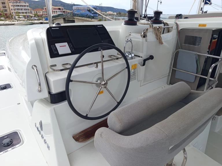 Hire a Lagoon Lagoon 42 Lefkáda