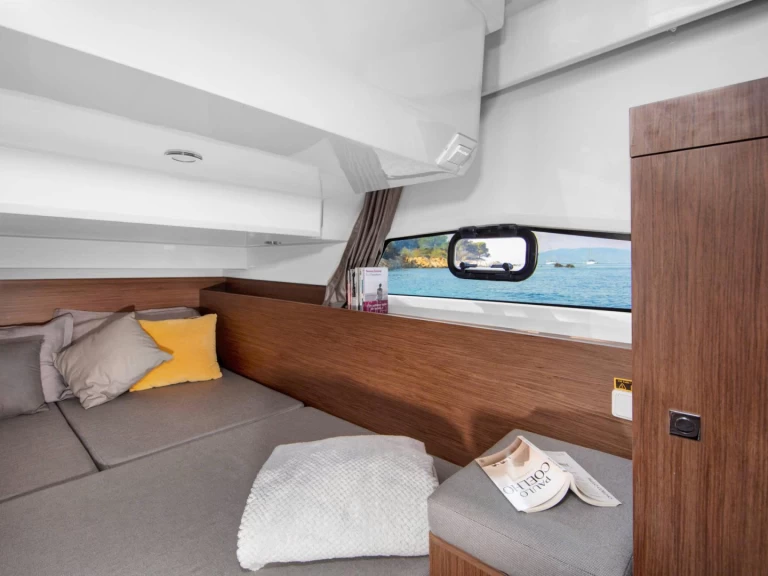 Charter a Jeanneau Merry Fisher 1095 Fly in Phường Hiệp Bình Phước on Samboat