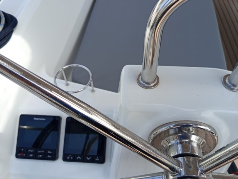 Sailboat hire in Lefkáda - Bénéteau Oceanis 37.1