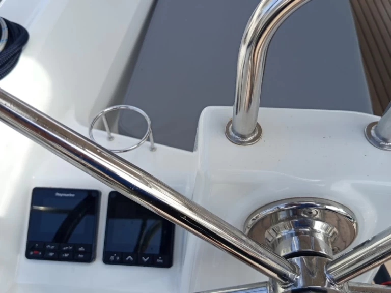 Sailboat hire in Lefkáda - Bénéteau Oceanis 37.1