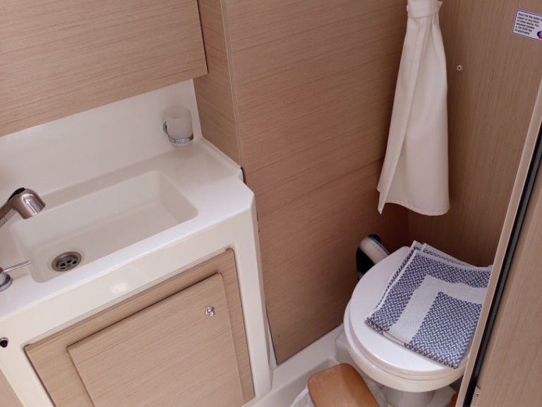 Hire Sailboat Bénéteau with a boat licence