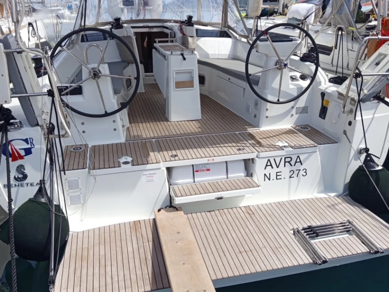 Sailboat to hire Lefkáda at the best price