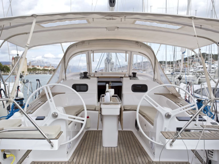 Sailboat hire in Trogir - Elan Impression 45