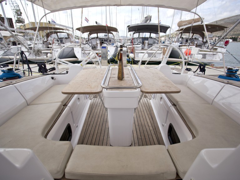 Hire Sailboat with or without skipper Elan Trogir