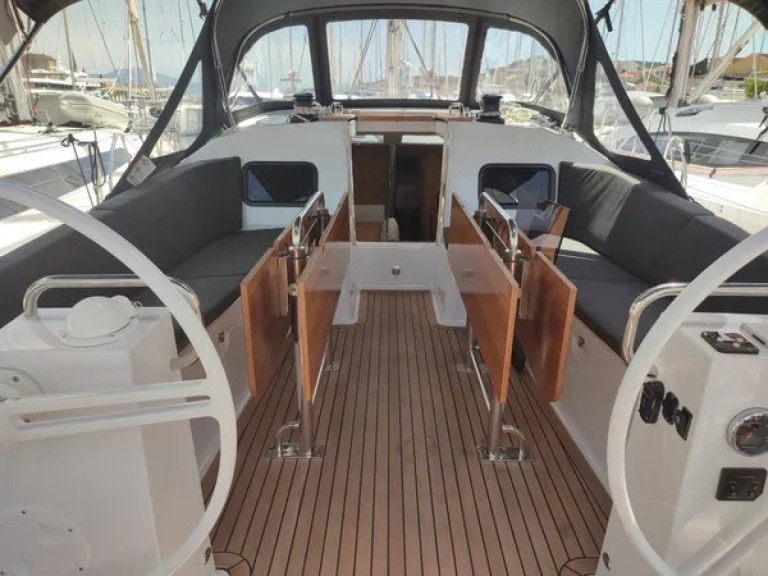 Sailboat hire in Trogir - Elan Impression 45.1