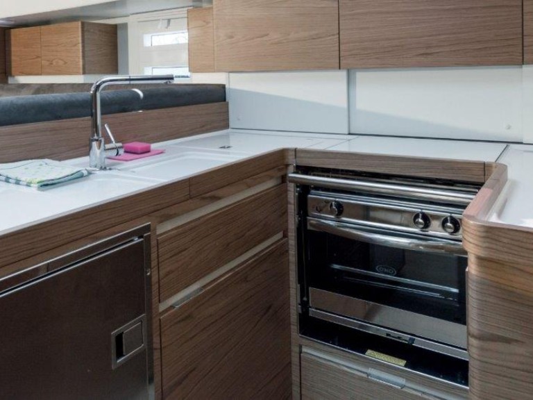 Hire a Elan Impression 50 Seget Donji