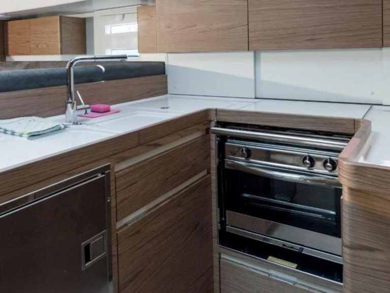 Hire a Elan Impression 50 Seget Donji