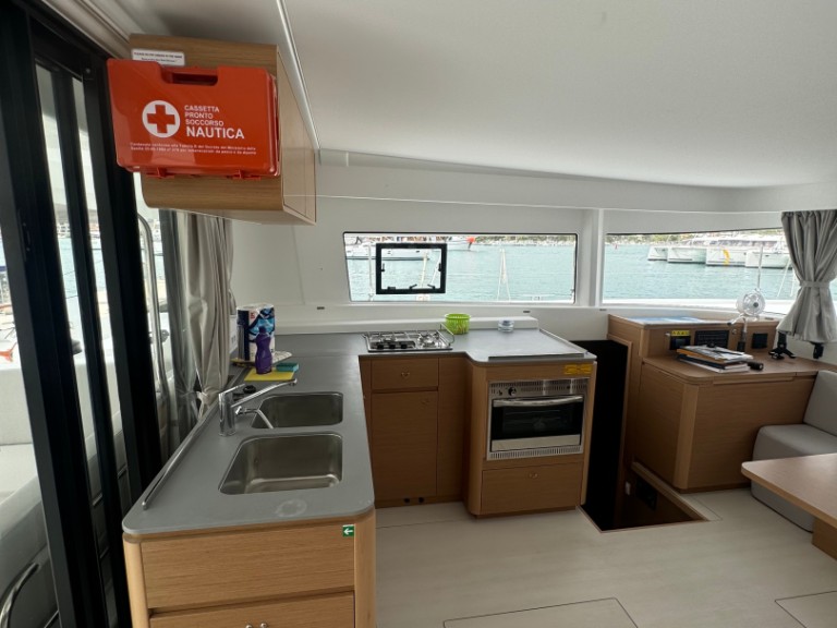 Catamaran to hire Seget Donji at the best price