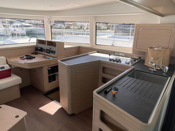 Yacht charter Trogir - Lagoon Lagoon 42 on SamBoat