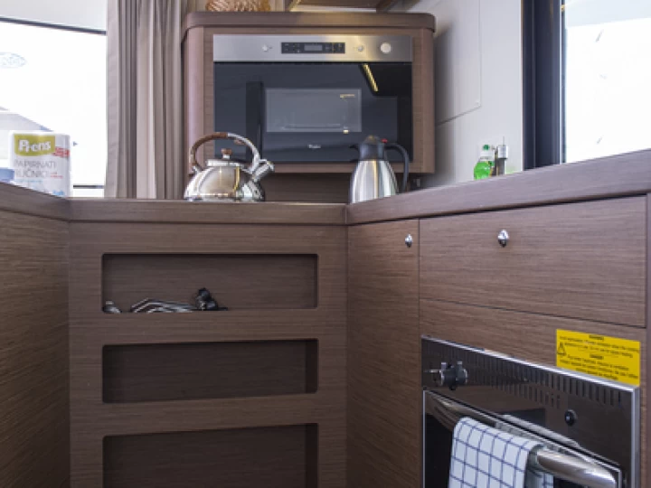 Hire Catamaran Lagoon with a boat licence