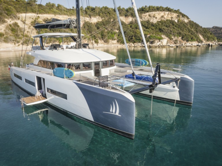 Catamaran to hire Bas du Fort at the best price