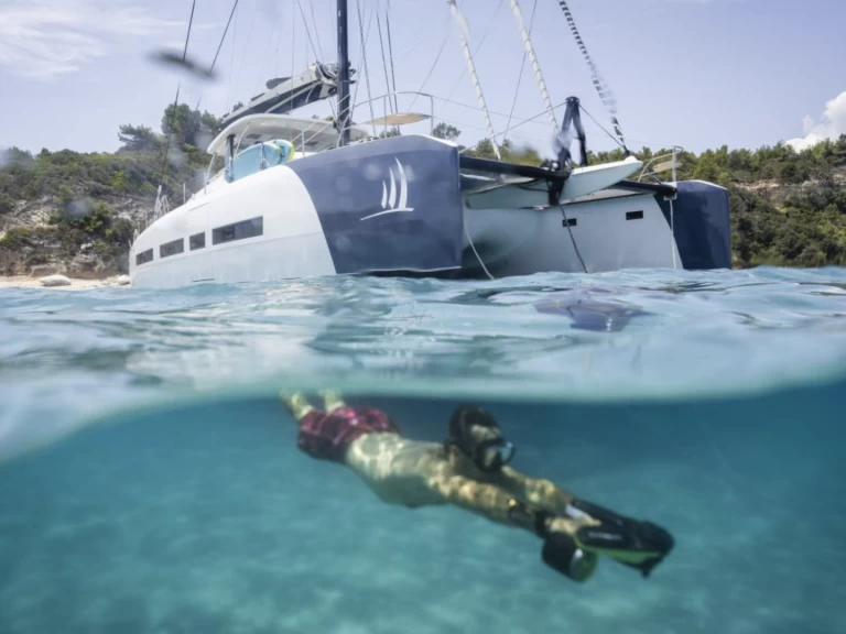 Yacht hire Bas du Fort cheap Lagoon Seventy 7