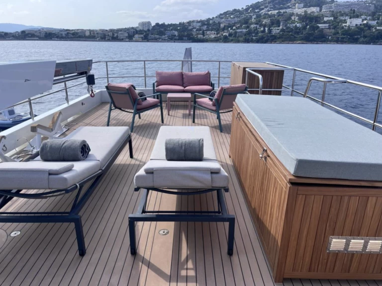 Hire a Ocean Yachts Ocea 108 Bas du Fort