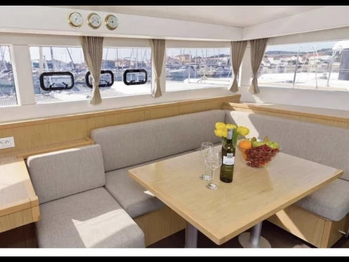 Hire Catamaran Lagoon with a boat licence