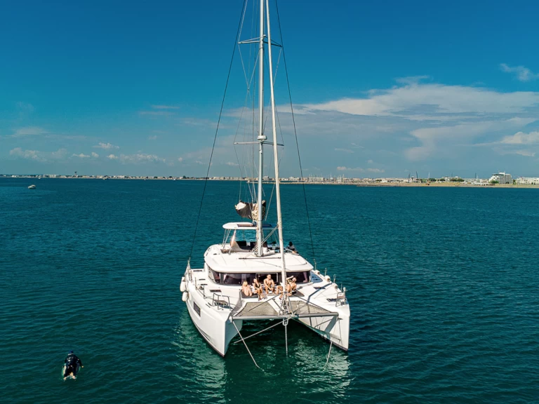 Hire Catamaran with or without skipper Lagoon La Grande-Motte
