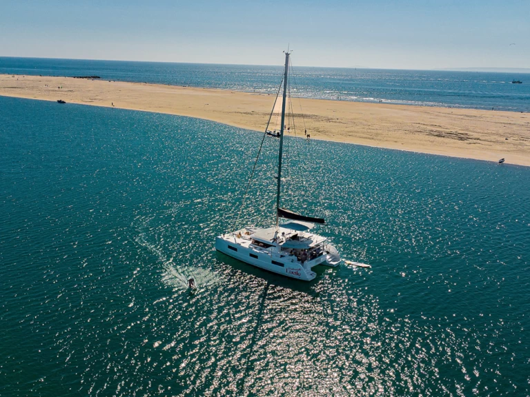 Hire Catamaran Lagoon with a boat licence