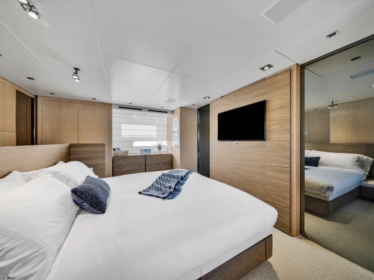 Charter a San Lorenzo San Lorenzo 92 in Miami Beach on Samboat