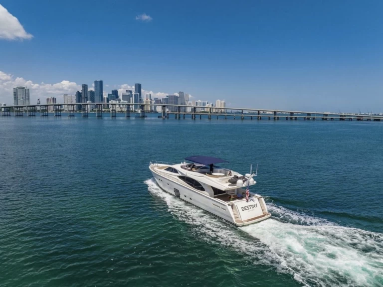 Yacht charter Miami Beach - Ferretti Ferretti 80 on SamBoat