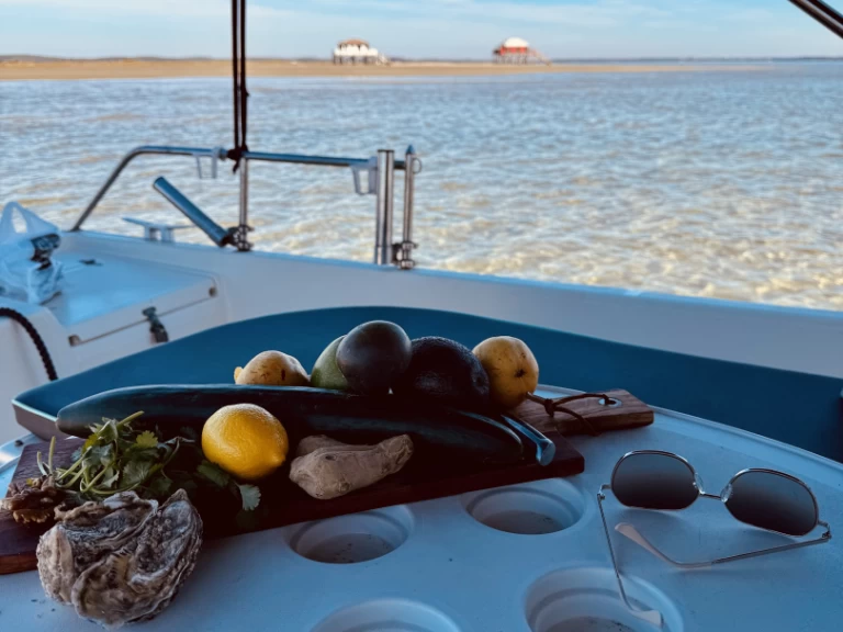 Yacht hire France cheap Beacher 840