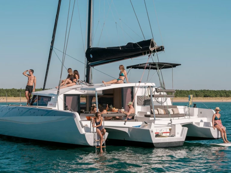 Sailboat to hire La Trinité-sur-Mer at the best price