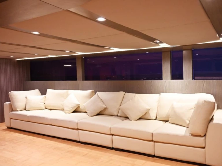 Charter a Ocean Yachts 141 FEET in Dubai Marina on Samboat