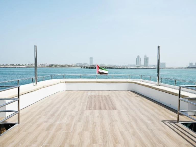 Hire Luxury Yacht Ocean Yachts with a boat licence