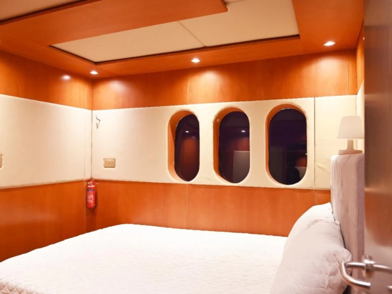 Luxury Yacht to hire Dubai Marina at the best price