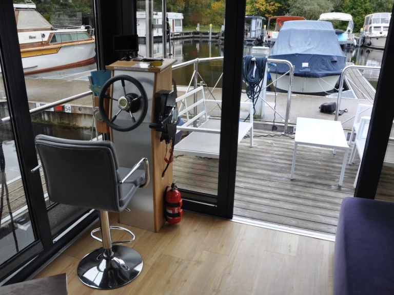 Yacht hire Zehdenick cheap Hausboot Capri