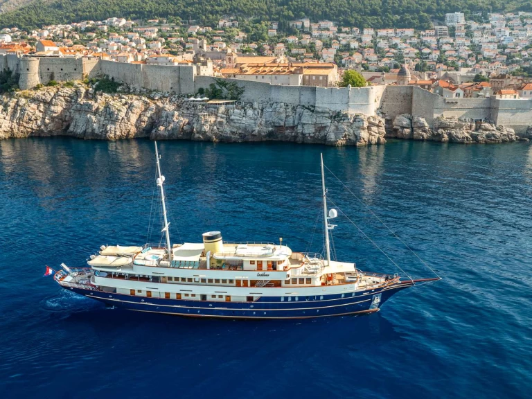 Hire a Custom CASABLANCA Trogir