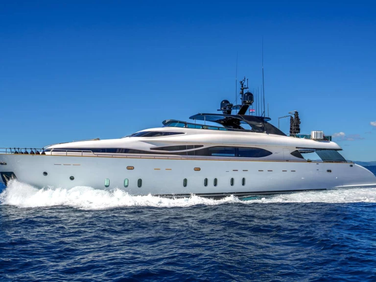Hire a Maiora CYNTHIA Makarska