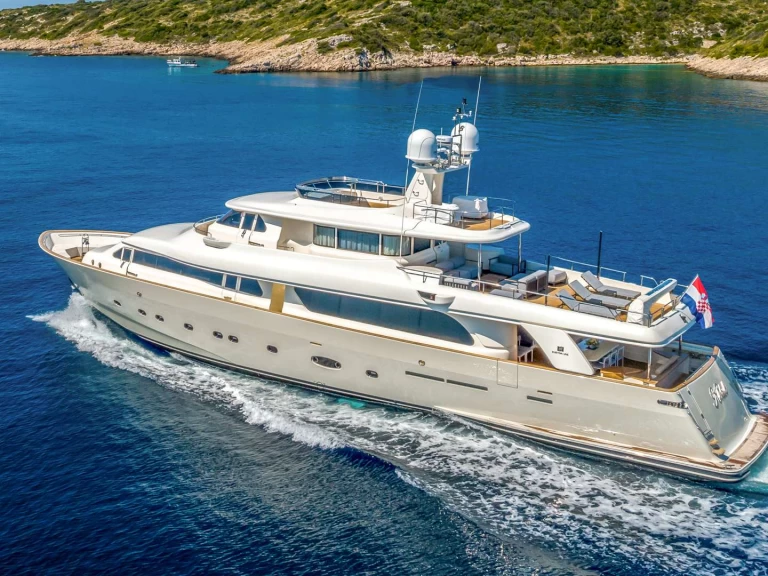 Luxury Yacht hire in Kaštel Gomilica - Ferretti KLOBUK