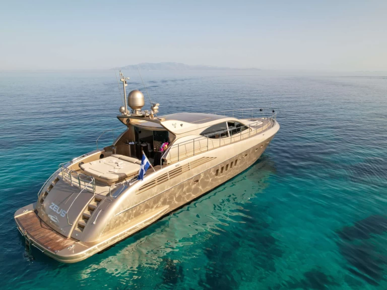 Hire Luxury Yacht Leopard with a boat licence
