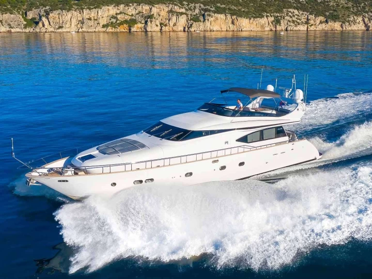 Hire Luxury Yacht Maiora with a boat licence