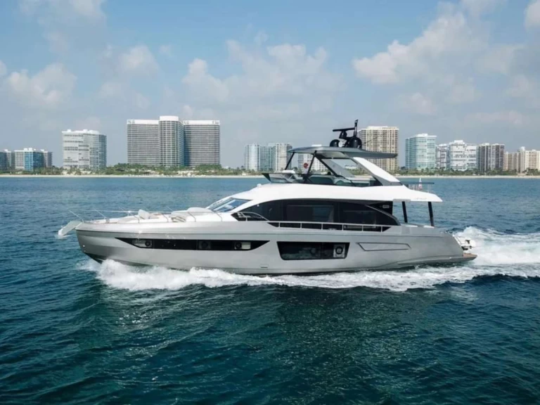 Luxury Yacht hire in Miami Beach - Azimut Spysea