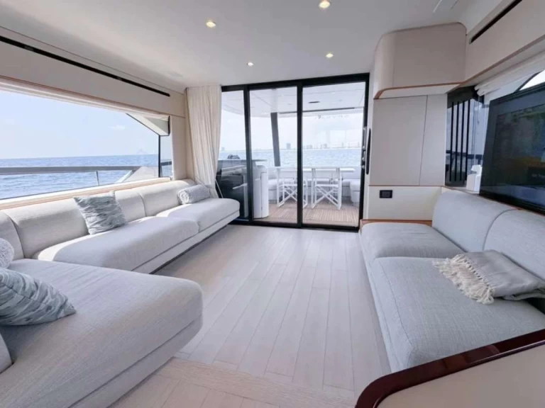 Charter a Azimut Spysea in Miami Beach on Samboat