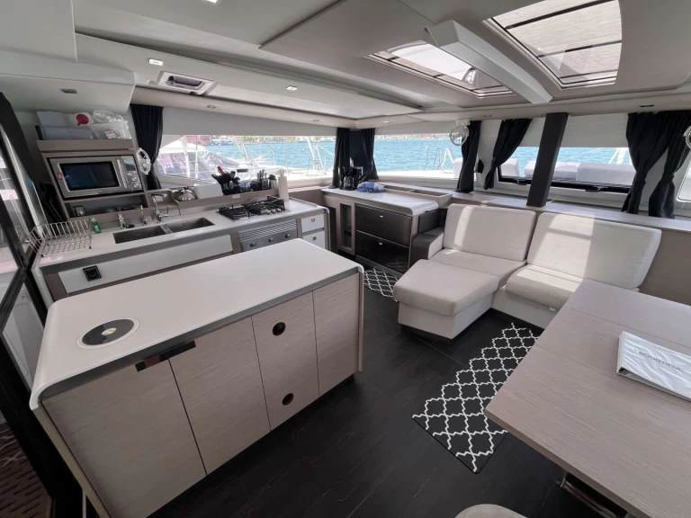 Hire Luxury Yacht Fountaine Pajot with a boat licence