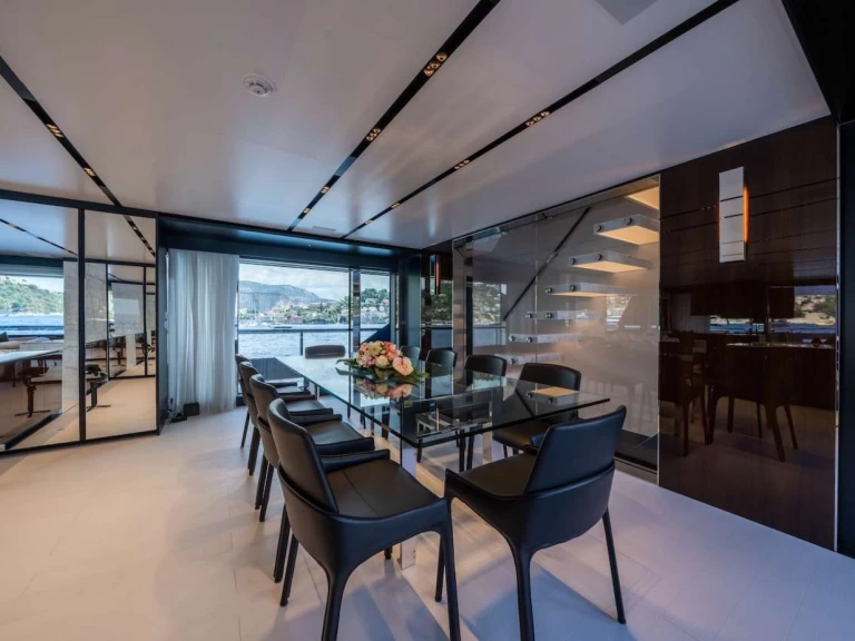 Hire Luxury Yacht with or without skipper Riva Bahamas