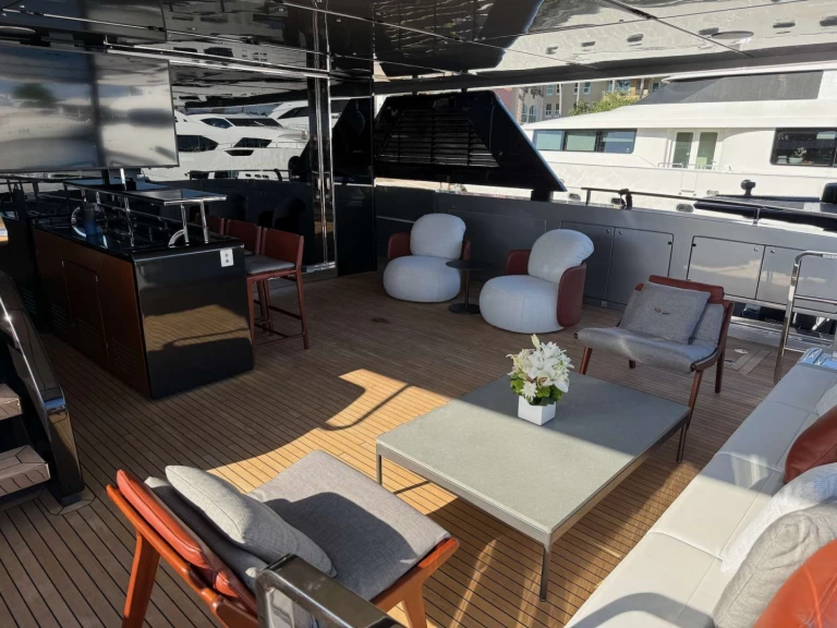 Luxury Yacht to hire Bahamas at the best price