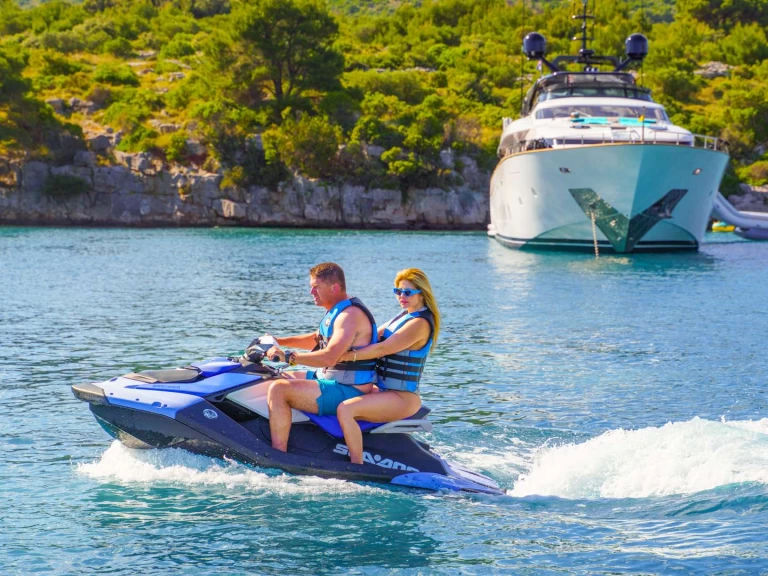 Charter a Maiora CYNTHIA in Makarska on Samboat