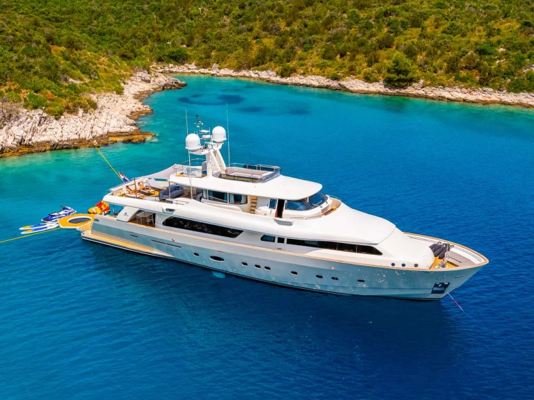 Hire Luxury Yacht Ferretti with a boat licence