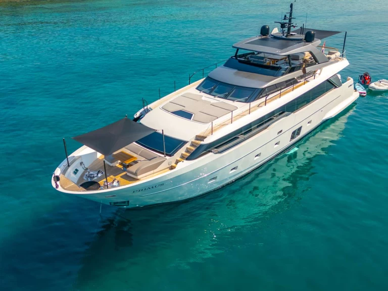 Hire Luxury Yacht San Lorenzo with a boat licence